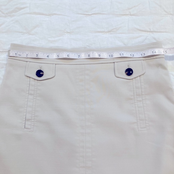 Ann Taylor Casual Midi Skirt. Size 0 - Picture 3 of 5